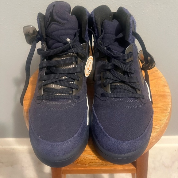 Jordan Navy and White Athletic Shoes Retro 5 SE Midnight Georgetown - Picture 3 of 9
